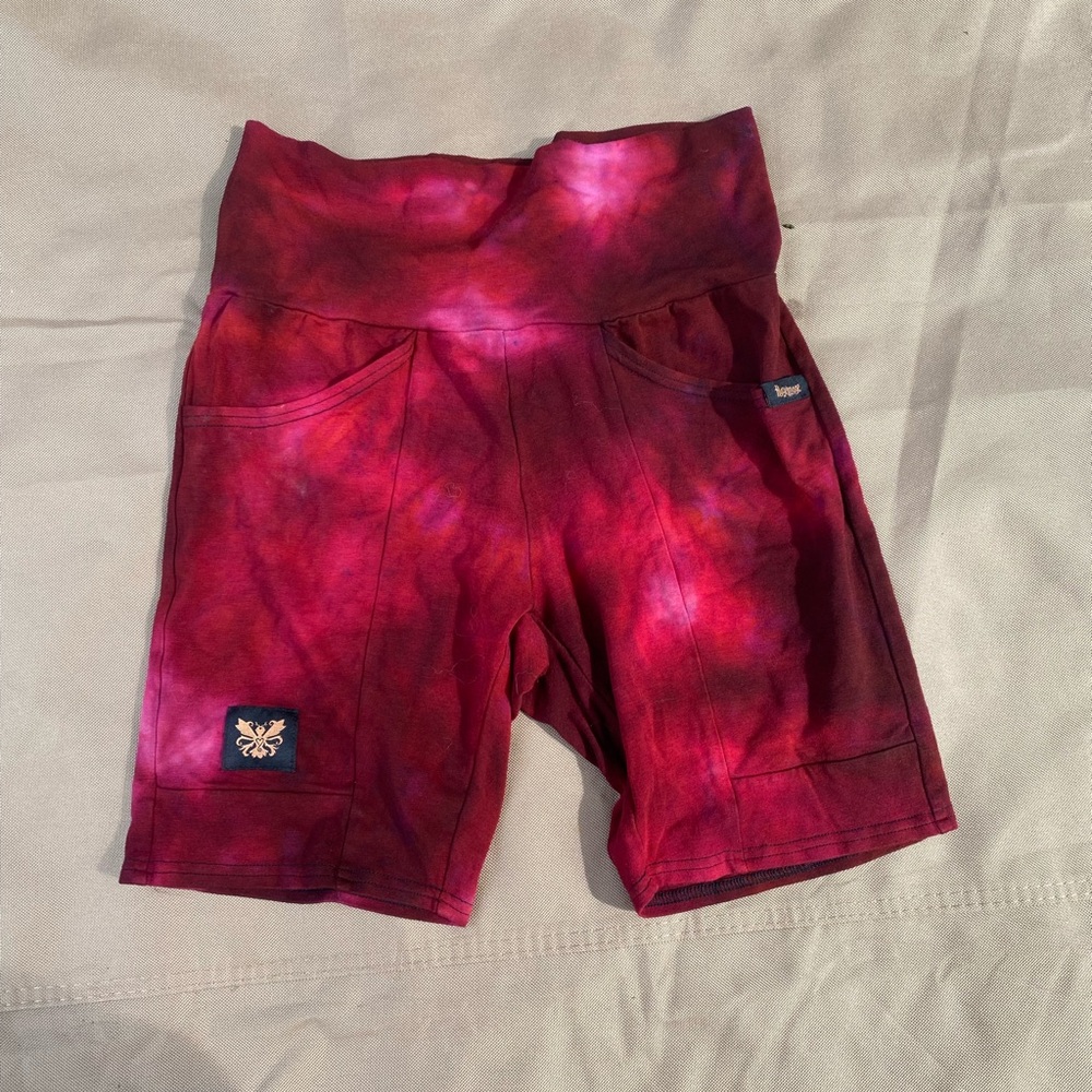 Hazelmage Vibrant red bike shorts with pockets